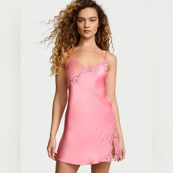 NWT Victoria's Secret Dare to Dream Lace & Satin Slip Pink Medium - Picture 1 of 5
